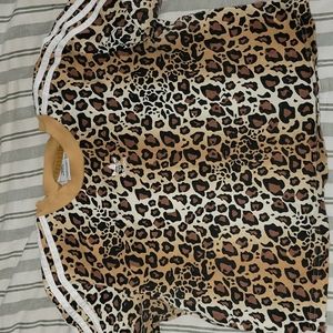 Ladies Adidas set -- cropped top and biker short